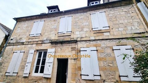 24290 Montignac-Lascaux: Townhouse with inner courtyard. Budget: 159 000 eurosHAI, agency fees paid by the seller. In the heart of the Périgord Noir, in Montignac-Lascaux between Sarlat and Hautefort, known for its famous cave and all the surrounding...