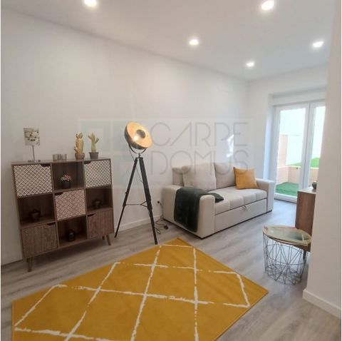 1 bedroom flat, fully renovated and furnished, located in Rua dos Arneiros, Benfica. Kitchen + Living room with 20 m2. The kitchen has blank furniture; Tile all over the wall behind the furniture; Oven, Hob, Extractor Fan, Built-in Dishwasher, Built-...