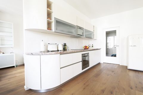 Well furnished Apartment located in Berlin-Mitte, the Apartment combines the style and hospitality of a boutique hotel with the privacy, generous living space and comfort of a fully appointed luxury residence including a in-house concierge. The furni...