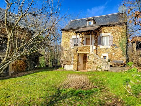 EXCLUSIVE TO BEAUX VILLAGES! Don't miss out on this lovely stone cottage at the end of a quiet hamlet in a traditional French village. Only 8km from all services, including supermarkets, this lively village profits from a wonderful leisure lake and c...