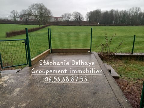 Come and discover this beautiful detached house of 114 m2 on land of 287 m2, without work in Saint Pol sur Ternoise. This bright house is composed for the ground floor of an entrance, a large living room, a kitchen to be equipped (the advantage is to...