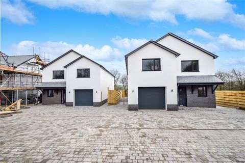 Ready for occupation - This private cul-de-sac of just 3 properties are all constructed to a high specification, by Oasis Property Developments Ltd. The superb accommodation is designed to a high end, contemporary style with reverse level living to t...