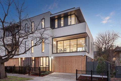 Just steps to Waverley Road's bustling shopping strip and the tram, only moments to Monash University and a host of primary and secondary schools, this luxurious townhouse in this blue chip Malvern East address offers the ultimate in large-scale desi...