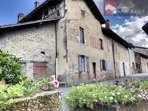 In the town of Saint-Trivier-De-Courtes, buy a property in the heart of the village. This house is very suitable for a medium-sized family. The interior space of 117m2 consists of a kitchen area, a bathroom and 3 bedrooms. The property gives access t...