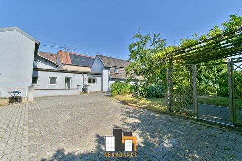 Reichstett charming house of 145m2 habitable on wooded land of 5a out of sight in peace. Carport for 2 cars. House: ground floor composed of an entrance, a kitchen equipped with a living room + 1 living room, 1 bathroom + 1 shower room, 1 bedroom. Up...