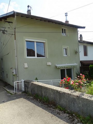 Exclusivity. Lavans-les-St Claude. Semi-detached house on one side consisting of two dwellings, one of which has a lift. Virtual tour on request. A two-storey residential house consisting of two apartments: 1/ The first apartment (currently rented) c...