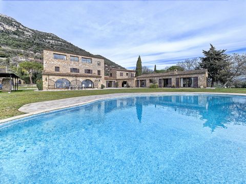 Magnificent Provençal Mas located on the residential heights of Saint-Jeannet, enjoying a spectacular view of the sea and an exceptional location. This important property of approximately 530 m2 of living space on land of nearly 17,000 m2 with swimmi...