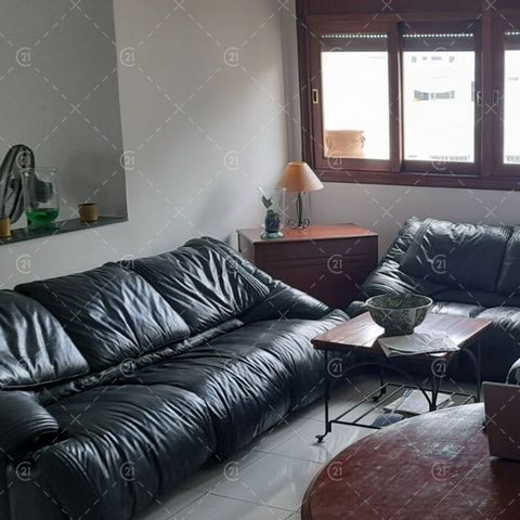 The apartment of 150m2 which is offered to you by your agency CENTURY 21 Tangier is an exceptional property located on the 4th floor of a secure building, ideally located in the city center of Fez. As soon as you arrive, you will be immediately charm...