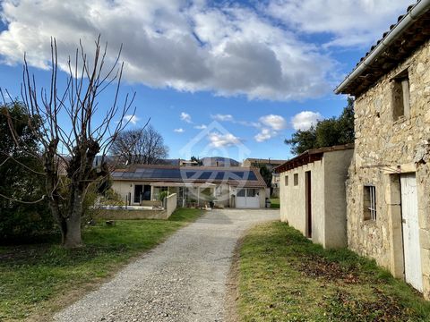 EXCLUSIVITY - Nostra Immobilier presents your new cozy nest: Reys-De-Saulce: Single storey house of 116m2 built on a plot of land of about 2000m2, outside the subdivision. This house is composed of a very large living room of 67 m2 including a fully ...
