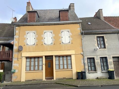 Living area: 154 m2 Bedrooms : 4 Total land : 210 m2 We are pleased to offer you this pretty, comfortable house in the heart of the small medieval town of Chatelus Malvaleix. It is in very good condition (the works date from 2008 approx.) and is conn...