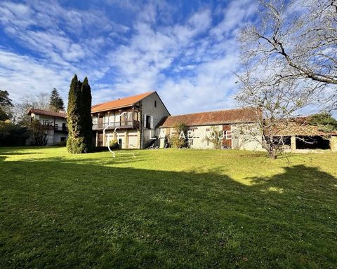 Traditional house of character at the gateway to the Pyrenees, a stone's throw from PAU La Fabrique de l'Immobilier welcomes you to this traditional house with its main house and its 6 bedrooms, 1 bathroom, 2 bathrooms; A breathtaking reception room,...