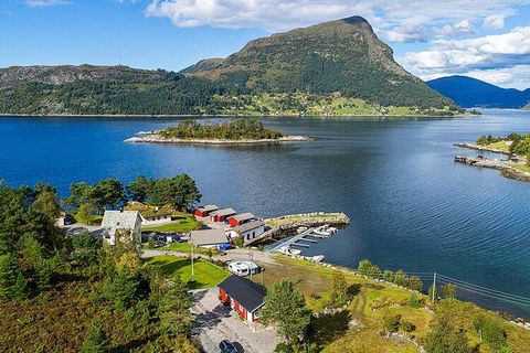 Pleasant holiday home for the whole family. The holiday home is part of the Skottneset holiday center which is located close to the sea in a beautiful and wild coastal landscape surrounded by fjords and mountains. The holiday home has good facilities...