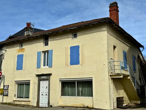 Historic house of 280 m2 at the gates of Aurillac built in 1876, having formerly housed a bar, hotel, restaurant. this spacious residence extends over 3 levels, offering 7 bedrooms, it is ideal for large families or for a rental activity. On the grou...