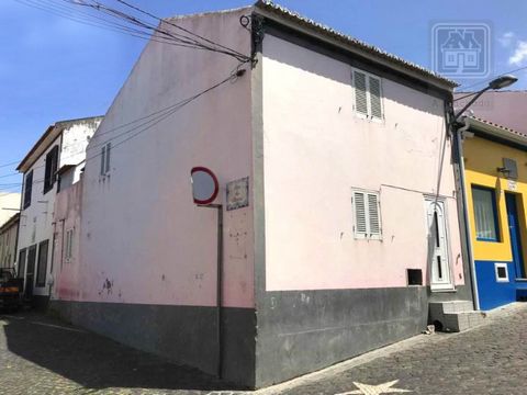 Ruined house for sale, facing 2 streets, located in the centre of the village of Rabo de Peixe, a few meters from the fishing port of Rabo de Peixe, municipality of Ribeira Grande, São Miguel Island, Azores. The house consisted of 2 floors, and is in...