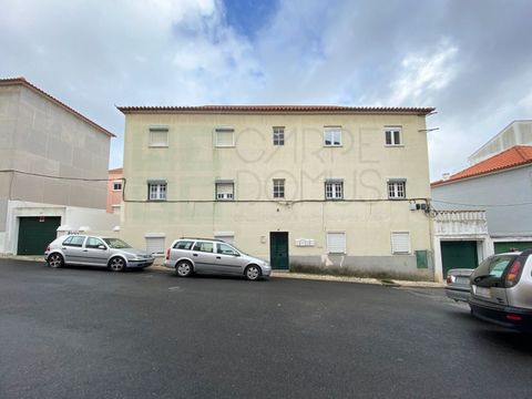 2 bedroom flat in Bom Retiro, in Vila Franca de Xira Located on the 1st floor of a building with only three floors, the property has undergone some improvements, consisting of a spacious living room, two bedrooms, an equipped kitchen and a bathroom. ...