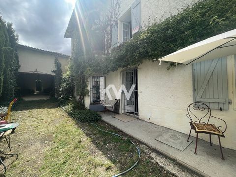 Discover this elegant 135 m² house in the heart of the charming village of Saint Romain. On the ground floor, it offers a fully equipped kitchen, a living room, a comfortable living room and a bathroom. Upstairs, three beautiful bedrooms and a dressi...