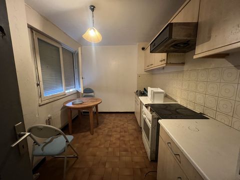 NG IMMO ANNEMASSE Apartment to completely renovate, for sale in the heart of the city center! This charming type 2 apartment is ideally located, close to all amenities (bus, tram, shops) With its bright rooms and functional layout, it offers a comfor...