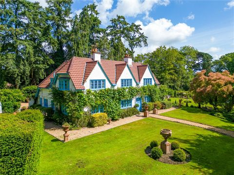 Introducing Stocks Hill, an exquisite 4-bedroom detached character home nestled on approximately 1.75 acres of picturesque land in the sought-after village of Burley within the enchanting New Forest. Situated at the heart of the property's expansive ...