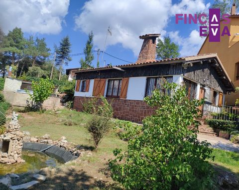 Fincas Eva presents: This villa consists of a plot of 1161m2 with a villa of 150m2 built and 126m2 useful according to cadastre. It is located in a beautiful residential area in the Punt de lEst urbanization, near the center of Prades. The chalet con...