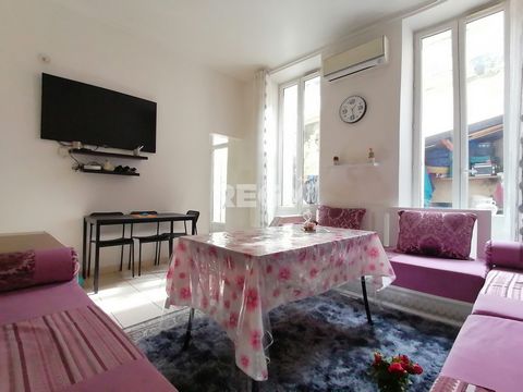 Comfortable, relaxing and sunny, this type 1 apartment of 33.04 m2 Carrez law, on the ground floor, facing south will not fail to catch your attention. It is composed of a bright and air-conditioned living room of 17 m2, a separate kitchen with acces...