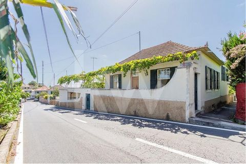 3 Bedrooms Traditional Madeiran House Stone House to renovate. With Guest House. With large garage. With excellent sun exposure. Extremely quiet area. Good interior areas. Easy access. located at 300m altitude. It is 10 minutes from Vila da Ponta do ...