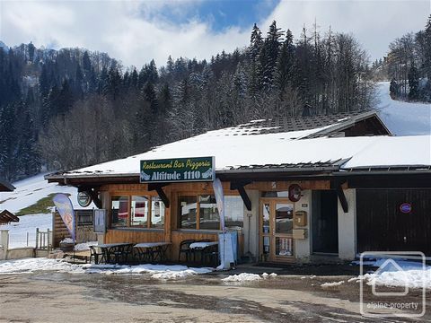 Located in the hamlet of Les Mouilles, Bellevaux, this bar/restaurant is situated at the base of the ski pistes of Hirmentaz and 100 metres from the cross-country ski area. This is the sale of rights to an established and thriving business which incl...