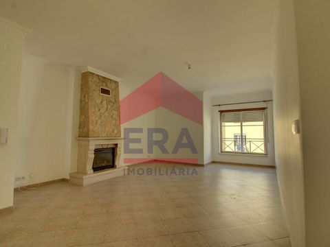 2 Bedroom apartment in Peniche. With basement private parking space. Very good areas. In excellent condition. Living room with fireplace with stove. Kitchen with pantry and laundry room. Quiet area close to the beach and the university campus. 600 Me...