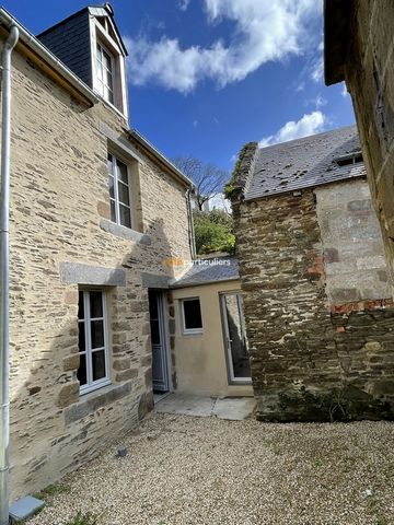 Located on the mystical Port de la Houle, in one of the quiet alleys. Come and discover this real and historic fisherman's house to finish renovating. This was the subject of a first major renovation in structural work namely: Frame, roofing, concret...