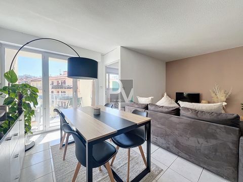 Located in Perpignan South, in the Kennedy sector. Beautiful apartment of 58m2 on the third floor with elevator. 2000s condominium in excellent condition and secure. The apartment consists of an entrance hall with cupboards, a living room with open-p...