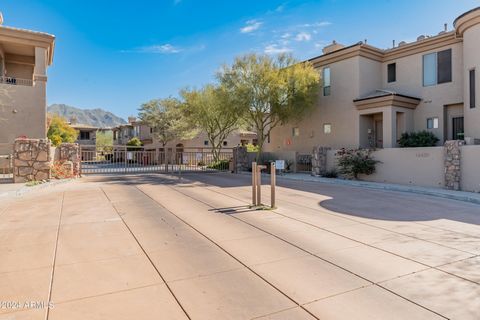 Unique end unit with Camelback & City lights views! Split floor plan, windows across the back to capture light and those McDowell mountain views. 2 bedrooms, 2 baths - split floor plan. 1 car garage. Gated neighborhood. New flooring throughout (2022)...