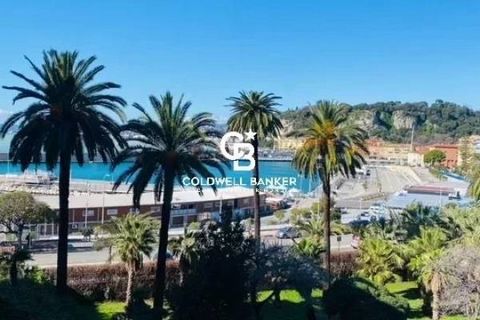 This 100 m2, 4-room, walk-through apartment is a rare opportunity in one of the most prestigious residences in the Port of Nice. Located on a high floor, in the heart of a wooded park, it offers unobstructed views of the sea and gardens. With its thr...