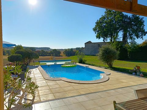 We are really pleased to present this 2008 built bungalow, just outside Eymet and Loubès-Bernac and offering open plan living with endless countryside views! The property is well designed and offers a guest WC off the light entrance hall, open plan k...