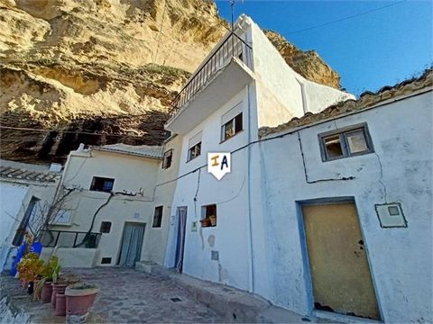 Exclusive to us. Under 33,000 euros. This townhouse property of 75m2 built is located just on one side of the gorge that supports the historic castle of Zagra, in the northwest west of the province of Granada, Andalucia, Spain. Zagra is a quiet villa...