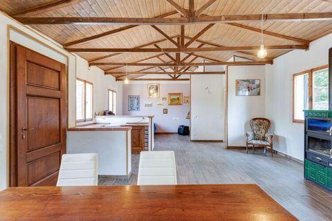 This pretty newly- built independent 1-bedroom holiday home is located in a quiet and panoramic position in Pieve Santo Stefano, on the border between Romagna and Tuscany where the Tiber is born. Ideal for a small group or a family of 4, it offers a ...