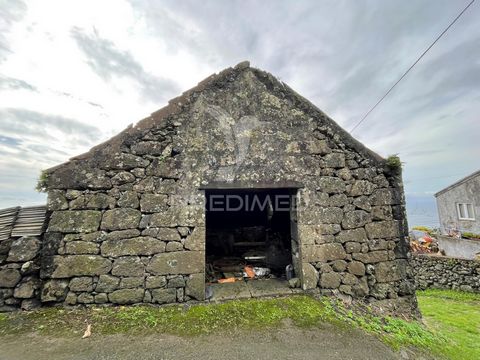 Wie wunderbar! Eine Villa mit 0 Schlafzimmern in der Stadt Manadas mit einer Grundfläche von 125,00 m² und einem Grundstück der gleichen Größe. Es stammt aus dem Jahr 1951 und ist komplett aus Stein, was ihm einen rustikalen Stil verleiht, der typisc...