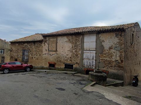 Stable plus sheds in one piece 435 m2 of surface area with water meter. Electricity and sanitation next door. Work to be done: roofing, flooring, electricity, sewerage, slab. Ideal for investors or storage. La Redorte Canal Agency: Tel: ... Price: 33...