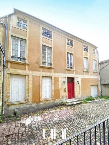 New real estate! Location: BAYEUX - HYPER CENTRE All the characteristics of the property: Building consisting of 4 apartments + Cellars + Garage Property outside co-ownership / Possibility of seasonal rental Living area : 130m2 On the ground floor: -...