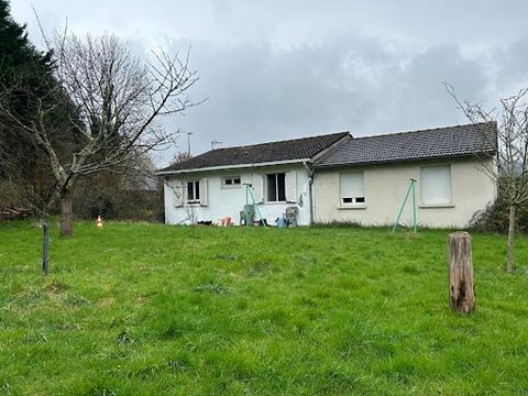 To be discovered: single-storey house to refresh of about 85 m² in a quiet and pleasant environment only 11 kms from Honfleur and Beuzeville and 15 kms from Pont Audemer. This house is composed of an entrance hall, a fitted kitchen, a living room wit...