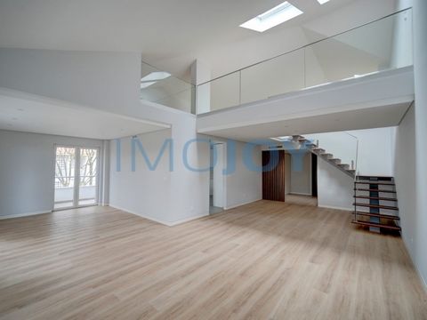 Fantastic flat for sale in Carcavelos Evolution Development, typology T3 and T3 +1 (Duplex). Apartment with excellent finishes, good materials and build quality. Excellent sun exposure, lots of light, good balconies, located in one of the most desira...