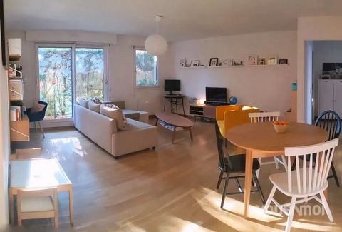 VOUSAMOI invites you to discover a T3 apartment of 71m2 located in Perreux-sur-Marne, in the Thillards district. Ideally positioned, the apartment is just a 7-minute walk from Nogent-Le Perreux train station (RER E, future line 15) and a 10-minute wa...