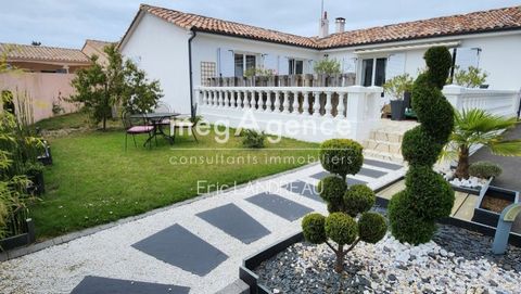 Quality services for this beautiful family villa in the heart of Olonne-sur-Mer. Eric Landreau, megAgence consultant in Olonne, offers you this pretty house, completely renovated from 2019 to 2021. This large single storey of 130 m2 accommodates a la...