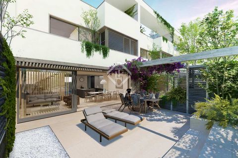 300m2 semi-detached bioclimatic house of modern and elegant new build , with delivery scheduled for the first quarter of 2025 with a private plot of 206m2 of which 79m2 of private garden and 40m2 terrace with porch area at ground floor level. This ex...