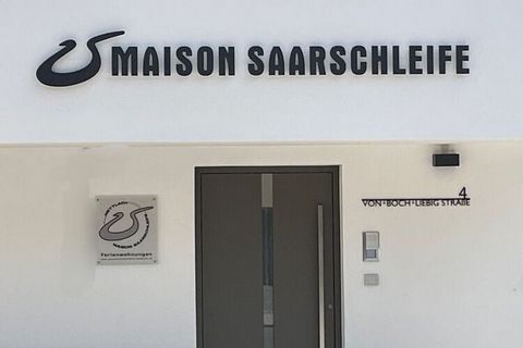 Nieuw vakantiewooncomplex MAISON SAARSCHLEIFE METTLACH, geopend in juni 2023. Dicht bij het stadscentrum, op slechts 1 minuut van de Saar. De beroemde Saar-lus, het herkenningspunt van Saarland, is met de auto in slechts een paar minuten te bereiken....