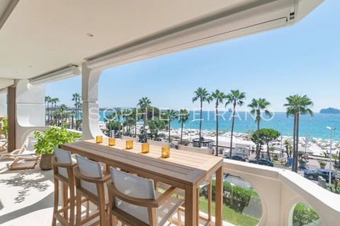 On the famous Bd de la Croisette, in one of the most prestigious residences, beautiful apartment completely renovated with high-end services. The apartment includes a spacious living room and open kitchen, overlooking a breathtaking sea view. It offe...