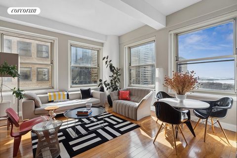 Chic and sun-splashed one bedroom home at The Greenwich Club, a full-service, amenity packed condominium ideally located in west FiDi. An entry gallery lined with closets leads to a spacious corner great room with 10 ft. + ceilings and four oversized...