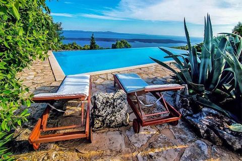Huge domain of over 3 ha in the area of Jelsa! Great estate in lavanda paradise of Hvar island with sea view! The estate is offering three renovated buildings of total surface of 350 m2 as well as swimming pool overlooking the sea, sunbathing terrace...