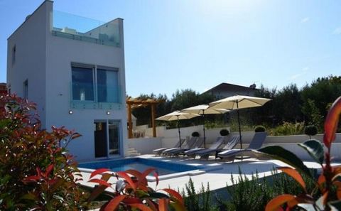 Just finalized modern villa with swimming pool in Ciovo peninsula not far from romantic medeival Trogir town! Just 200 meters from the sea. Villa of total floorpace - 200 m2. Land plot - 600 m. Fully furnished and equipped, ready to accomodate 8 peop...