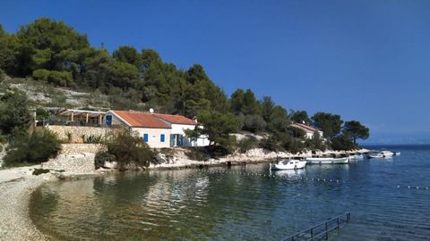 Truly unique waterfront property on Mali Losinj right by the water! Wonderful beach is nearby. Romantic sea views are opening from the windows. You fell perfectly isolated here, meeting nature and sea. Total area of this charming property is 230 sq.m...