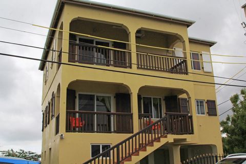 Located in Saint Peter. Ocean View Townhouse is a stunning and spa¬cious 2 bedroom and 2 and ½ bath located in the quiet villa of Seatons. Located and set up on the hill¬side tak¬ing advan¬tage of the cool breezes and Stunning Ocean View. Close in pr...