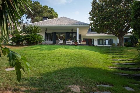Exclusive home located in the private urbanization Mas Ram. With 24-hour security, located in Badalona, 10 minutes from Barcelona, very close to Tiana, Montgat and the prestigious Hamelin-Laie International School and the Garbí Pere Vergès School, an...